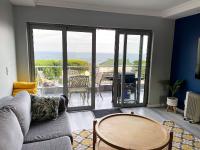 42 Whale Rock Estate - Sea View 2-Bed, Pool & Rocky Beach - B&B Hermanus