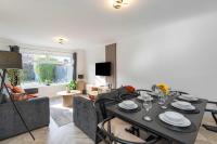 Contractor & Family Friendly House - Sleeps 8 - FREE Parking and Fast Wi-Fi - B&B Uphall