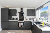 Contractor & Family Friendly House - Sleeps 8 - FREE Parking and Fast Wi-Fi - B&B Uphall