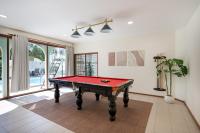 LALIN Pool Villa - 4BR Jacuzzi Pool Villa for 10pax - 5 mins to Central Festival - Chambres d'hôtes Chiang Mai