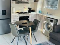 Cozy One-bedroom Apartment near GrandPalm Resort Block 5, Gaborone, Botswana - B&B Mogoditshane