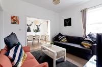 Spacious 3 bed / sleeps 8/ ideal for groups - Ferienwohnung Sileby