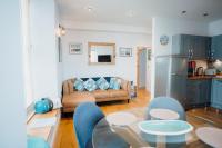 Lofty, elevated luxury apartment at Tenby Harbour - B&B Tenby