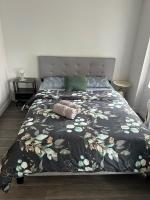 Modern 1BR Montreal Apt - Nearby Place des Arts - Ferienwohnung Montreal