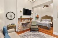 Suites at Bay 3A - William Sewell Jr. Suite by Lucky Savannah - B&B Savannah