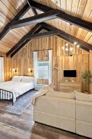 Cozy Creekside Cabin Near Waterfalls, Hiking, Fire Pit - Bed and Breakfast Smithville