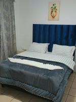 Habitación con cama grande 