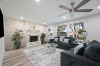 Wood Circle House - Dog Friendly with Fenced in Backyard - Bed and Breakfast Lakeland