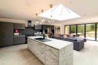spacious 5 Bed house /sleeps 10/ garden and parking - B&B Leicester