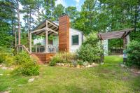 Single Story Retreat with Pavilion - B&B Chapel Hill