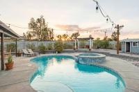 Sun Mesa Poolside Hideaway - Spa - Game Room - NEW - Chambres d'hôtes Yucca Valley