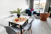 2BR Modern Flat, fast Wi-Fi, Balcony & Parking - B&B Milton Keynes
