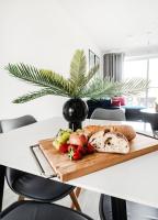 2BR Modern Flat, fast Wi-Fi, Balcony & Parking - B&B Milton Keynes