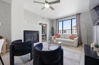Fireplace - Pool - Lux Gym -Free Parking -Location - Bed and Breakfast Scottsdale