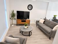 2BR Salford Haven with Balcony in Greater Manchester - B&B Manchester