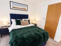 2BR Salford Haven with Balcony in Greater Manchester - B&B Manchester