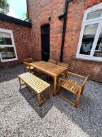 Spacious 3 bed flat / sleeps 8/parking - Ferienwohnung Loughborough