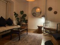 Glen Villa - 3 bedroom house - Stroud town centre - Bed and Breakfast Stroud