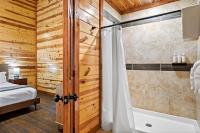 Smoky Ridge Cabin with Indoor Pool and Theater - B&B Sevierville