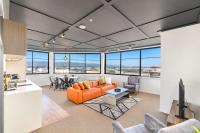 Vibrant 3BR Petone Stay with Foosball & City Views - B&B Lower Hutt