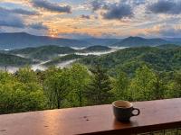 Stunning Smoky Mountain Views! - 3 King Bedrooms - B&B Sevierville