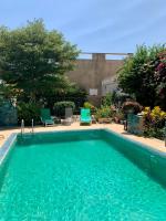 Au Petit Paradis - chambre climatisée et piscine - B&B Sali Niakhniakhal