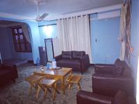 Spacious 3BR Family Retreat with Fast Fiber Wi-Fi & AC - Ferienwohnung Daressalam