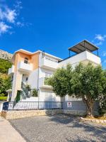 Apartman Štorija with Private Jacuzzi-Brela - B&B Brela