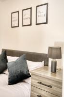 2-Bed Balcony Apartment Close to City Centre - B&B Manchester