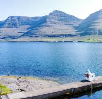 Captains Room - Sleep on the Fjord - B&B Hvannasund