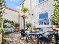 Historic Dartmouth Cottage with Parking and Views - Bed and Breakfast Dartmouth