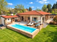 Casa Toscana Avala - Private Pool, Sauna & Tower View - B&B Rakovica