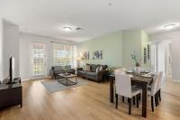 Beautiful LAKEVIEW Deluxe Condo Near Theme Parks - B&B Orlando
