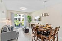 First floor Vista Cay Condo wFREE Resort Access - Bed and Breakfast Orlando