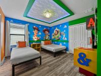Private PoolSpa GameRoom near WDW Sleeps 25 - Bed and Breakfast Kissimmee