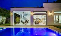 Stunning 5BR Hollywood Hills Retreat with Pool and Spa Screening Room - B&B Los Angeles