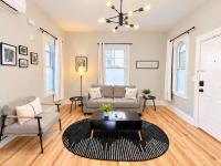 Jennifer's Stylish & Modern Broadway Getaway - B&B Providence