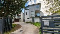 Luxury 3-Bedroom Home-3 Master Suites-Royal Oak - B&B Auckland