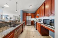 Gorgeous 1st-Floor, End Unit Condo w LAKEVIEW - Bed and Breakfast Orlando
