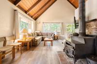 Blue Lake Chalet- 3 Bedroom + Loft/Pool Table in Arnold/Bear Valley (Pet-Friendly) - Chambres d'hôtes Arnold