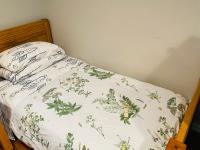 B5 A private room in Naperville downtown with desk and Wi-Fi near everything - B&B Naperville