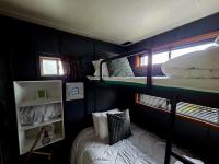 Ella B · Cabin with heated pool, walk to town - B&B Apollo Bay