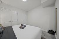 1BHK Close to Airport Comfortable & Stylish - Bed and Breakfast Edmonton