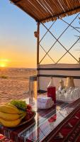 Stars Dunes Private Camp-Inclusive Of a Free Camel Ride - Chambres d'hôtes Badīyah