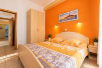 Villa VEDORNA - big wellness house near beach, pool, wellness room with jacuzzi & sauna, game room, table tennis, playground & bbq, Pomer, Istria - B&B Pomer