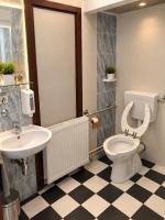 Villa VEDORNA - big wellness house near beach, pool, wellness room with jacuzzi & sauna, game room, table tennis, playground & bbq, Pomer, Istria - B&B Pomer