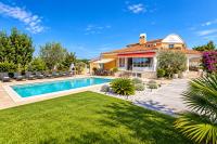 Villa VEDORNA - big wellness house near beach, pool, wellness room with jacuzzi & sauna, game room, table tennis, playground & bbq, Pomer, Istria - B&B Pomer
