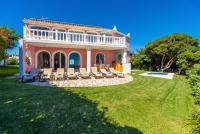 Cubo's Beachfront Villa Khayyam - B&B Mijas Costa