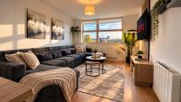 Modern 1BR - Parking Included -Sleeps 6 - B&B London
