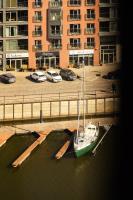 Apartamento de 1 dormitorio con balcón y vistas al agua 